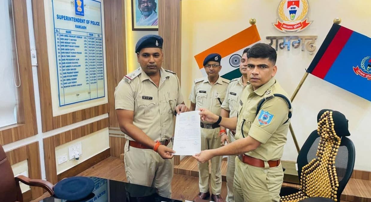 डकैती कांड में गठित SIT को पुलिस अधीक्षक ने किया गया सम्मानित 