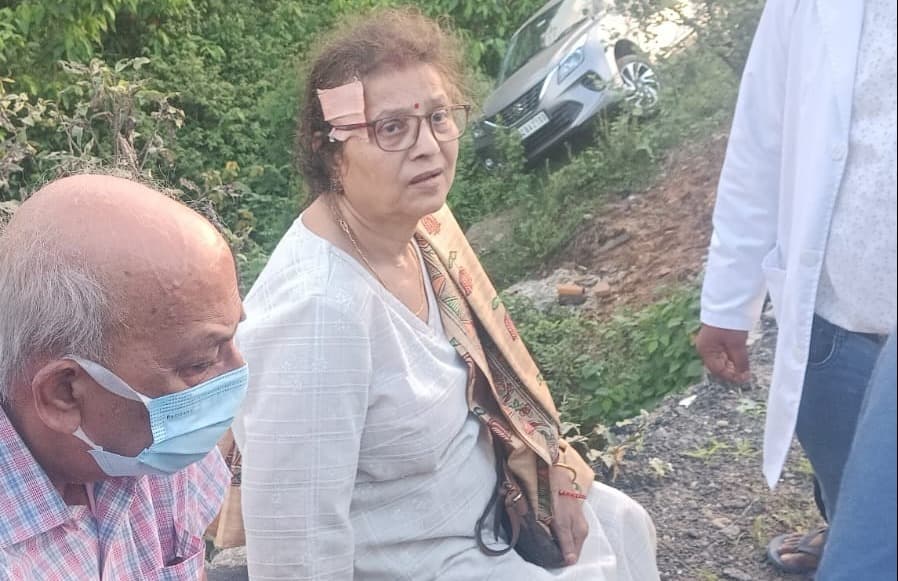 दनुआ घाटी में भीषण सड़क हादसा, हजारीबाग के जाने माने चिकित्सक विनय कुमार घायल