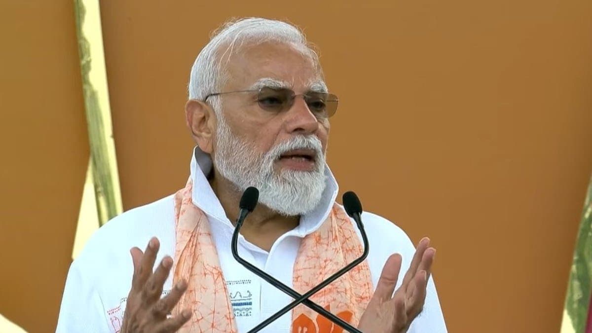 योग से स्वस्थ और एकजुट होगा विश्व, कोलकाता में PM मोदी ने दिया फिटनेस का संदेश