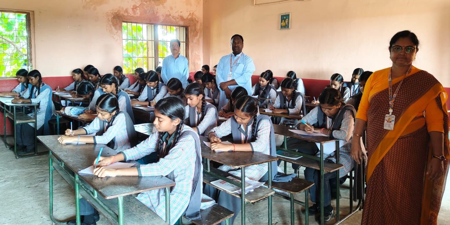 सरस्वती विद्या मंदिर में अखिल भारतीय निबंध प्रतियोगिता आयोजित