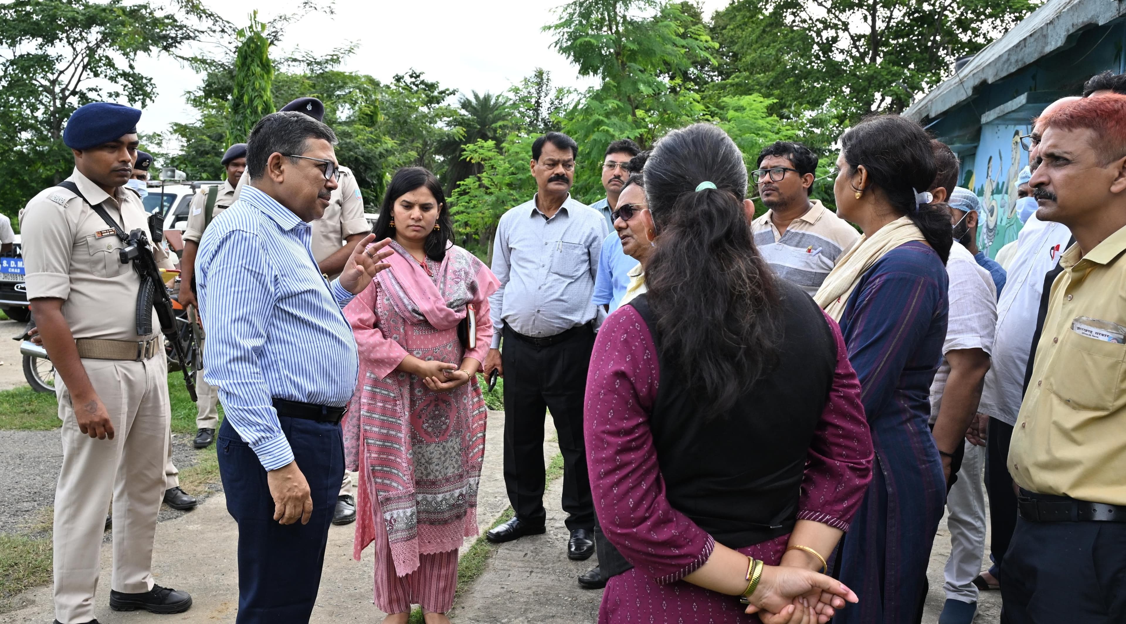 कुपोषण के खिलाफ बोकारो में सशक्त अभियान, ई-टेलीमेडिसिन और मोबाइल पोषण वैन की उपायुक्त ने की समीक्षा