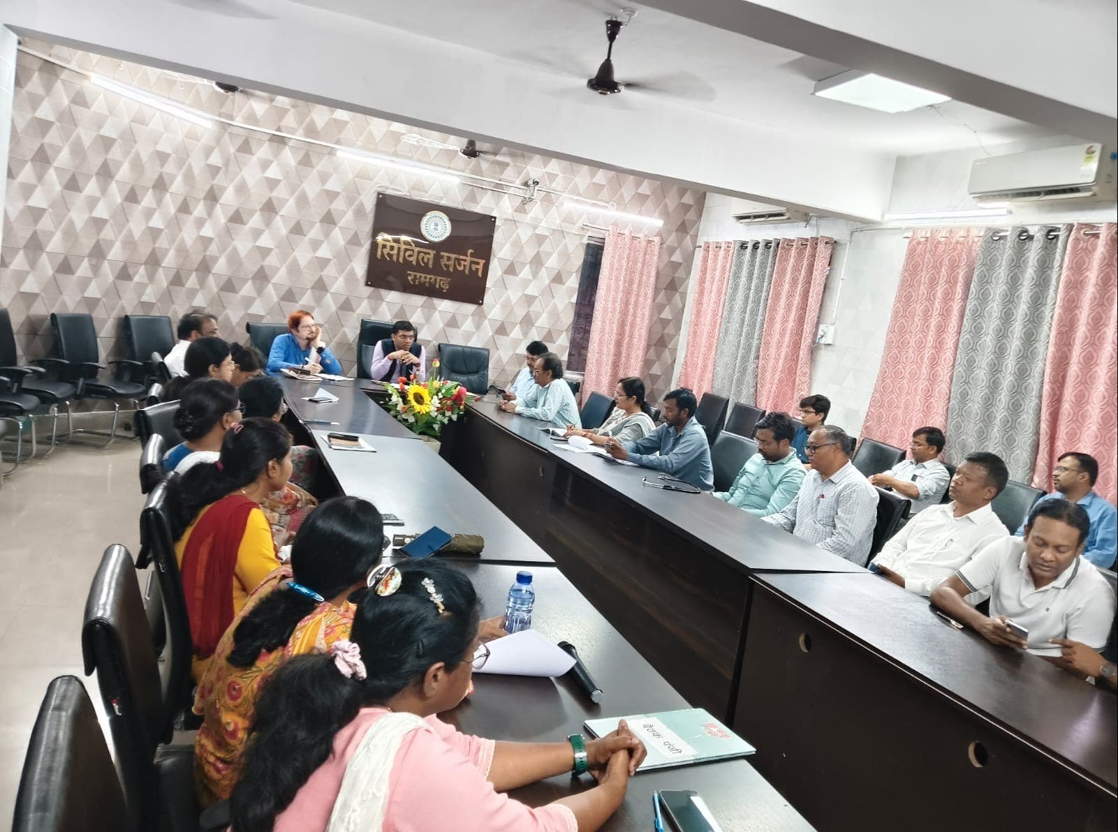 स्वास्थ्य सेवाओं में सुधार को लेकर डीडीसी की सख्ती, चिकित्सकों को समय पर उपस्थित रहने के निर्देश