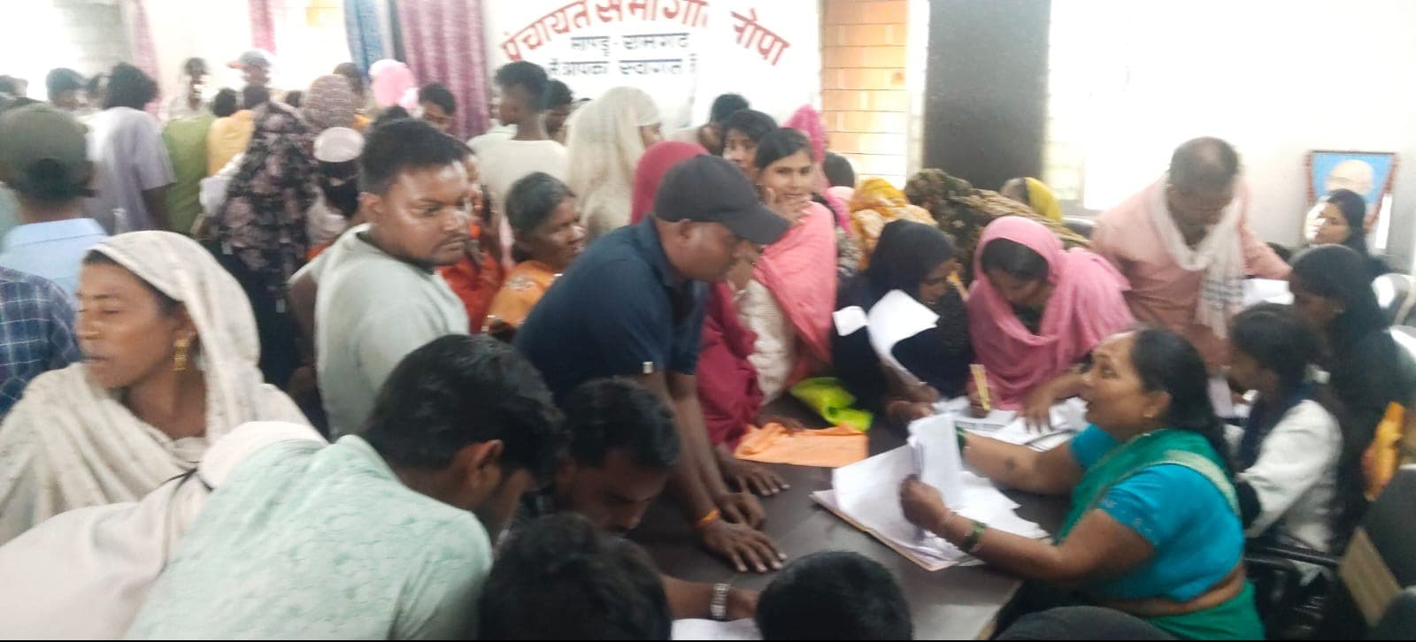 तोपा पंचायत सचिवालय में एसआईआर को लेकर लगा कैंप