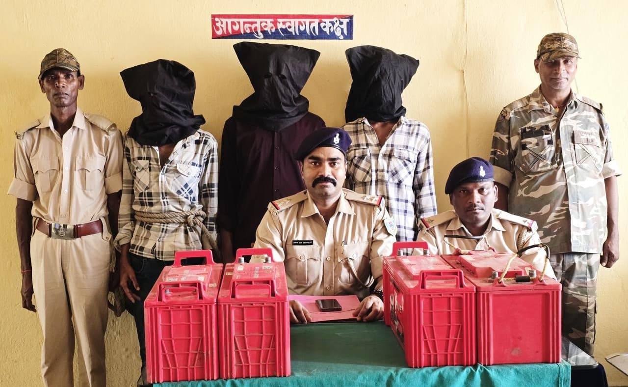 बैटरी चोरी करने वाले गिरोह का भंडाफोड़, तीन आरोपी गिरफ्तार