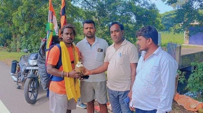 आस्था के पथ पर 1600 किमी की पदयात्रा, सिंघरावां के मोहन बने प्रेरणा की मिसाल