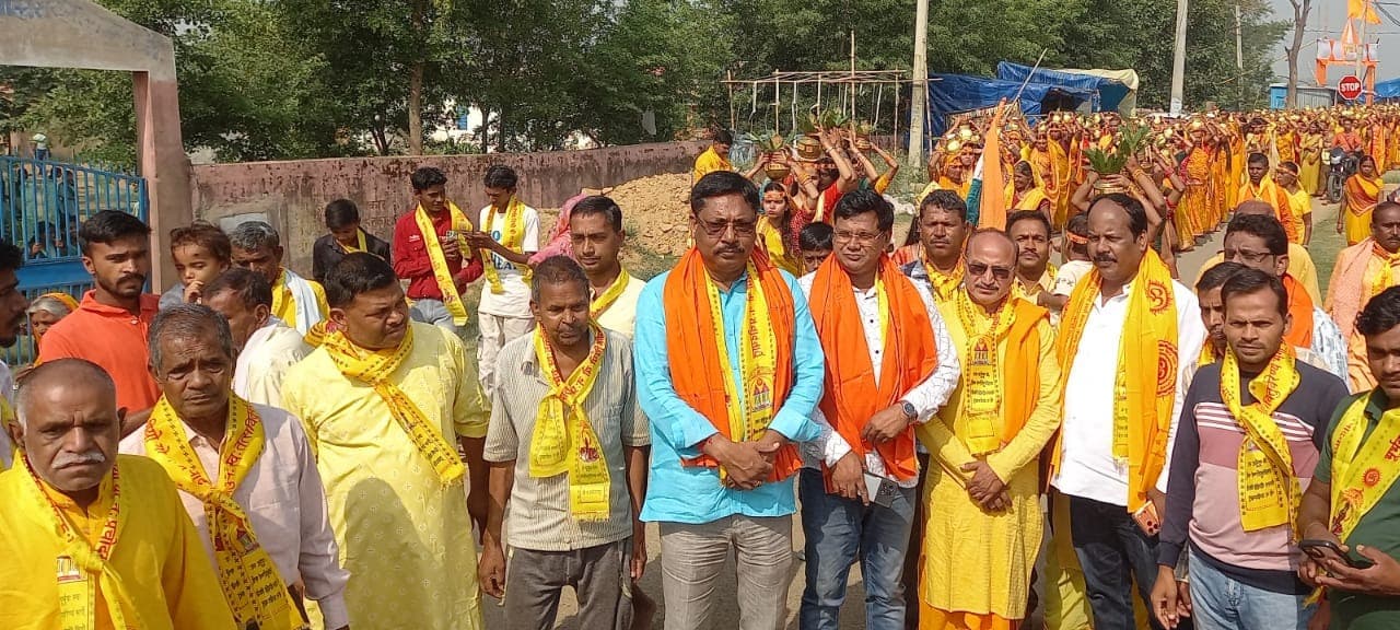 सलगावां में 9 कुंडीय गायत्री महायज्ञ का शुभारंभ कलश यात्रा से