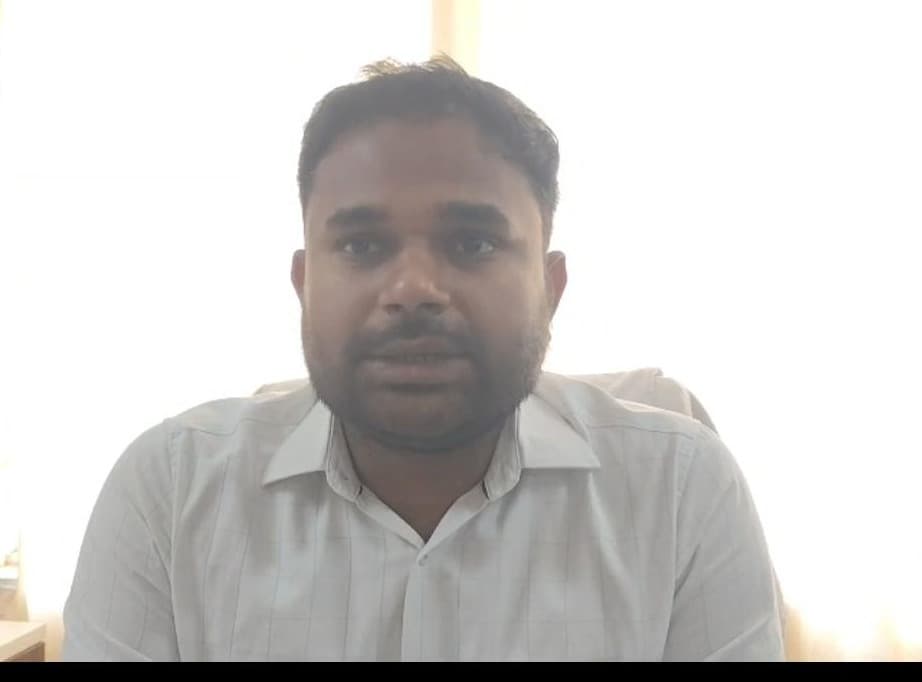 SIR कार्य में लापरवाही पर बीडीओ नितेश भास्कर सख्त, पांच सहायक शिक्षकों को 24 घंटे में जवाब देने का नोटिस