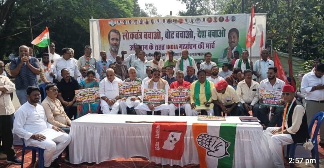 लोकतंत्र बचाओ सप्ताह के अंतर्गत इंडिया गठबंधन के मार्च प्रदर्शन में उमड़ा जनसैलाब