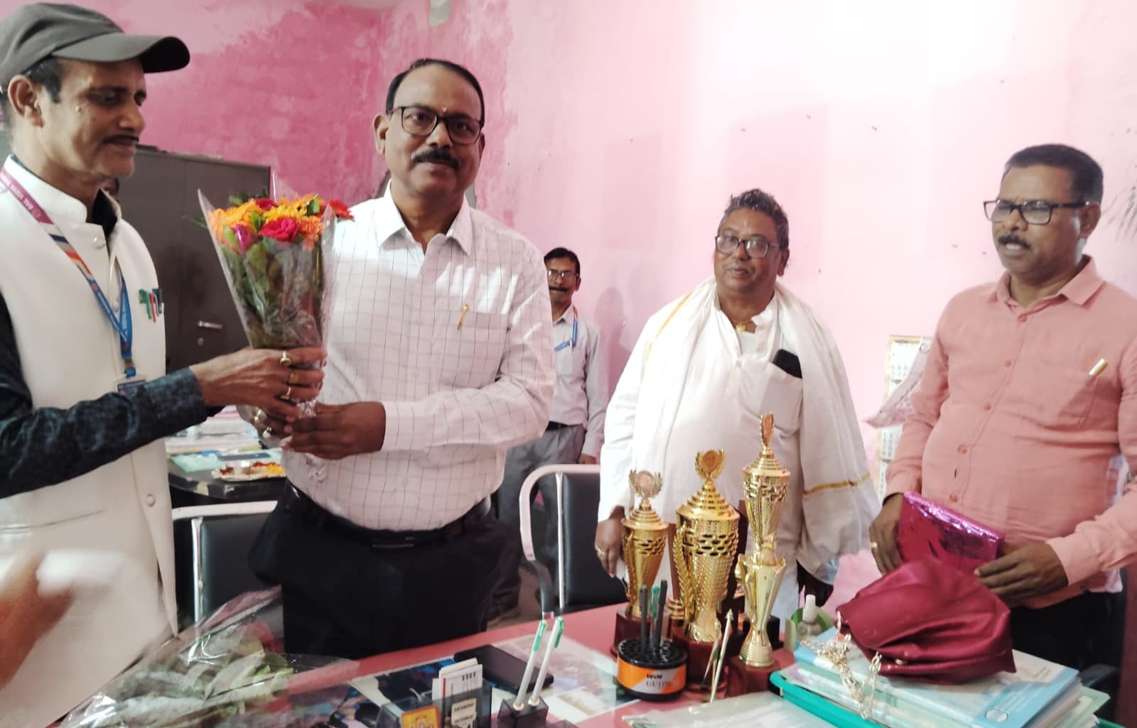 बाल विद्या मंदिर आरा के जर्जर भवन की मरम्मत का जीएम ने लिया जायजा