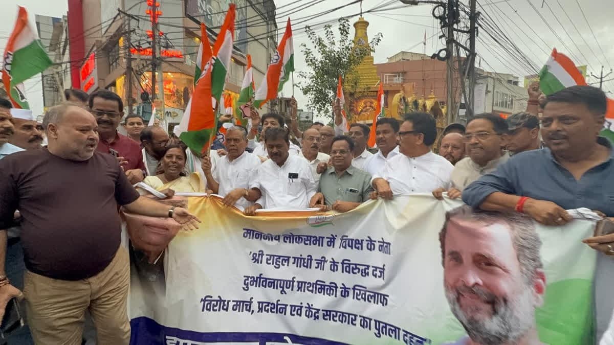राहुल गांधी पर FIR के खिलाफ झारखंड में कांग्रेस का प्रदर्शन, रांची में सड़क पर उतरे कार्यकर्ता