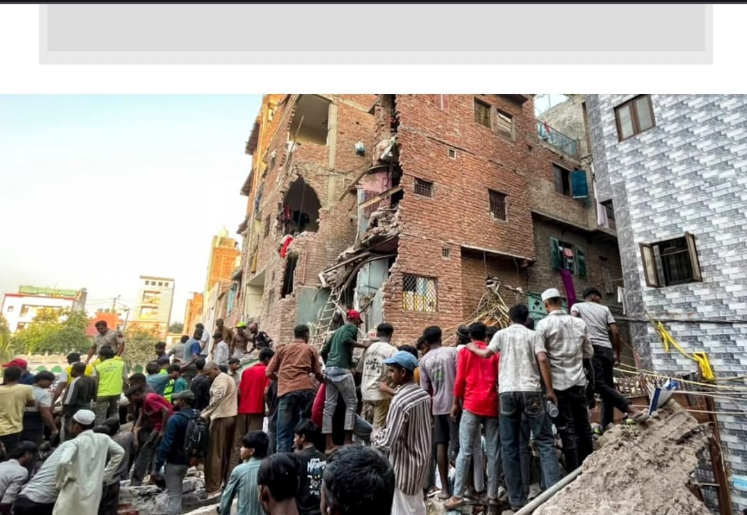 सीमापुरी में चार मंजिला इमारत ढही, तीन की मौत