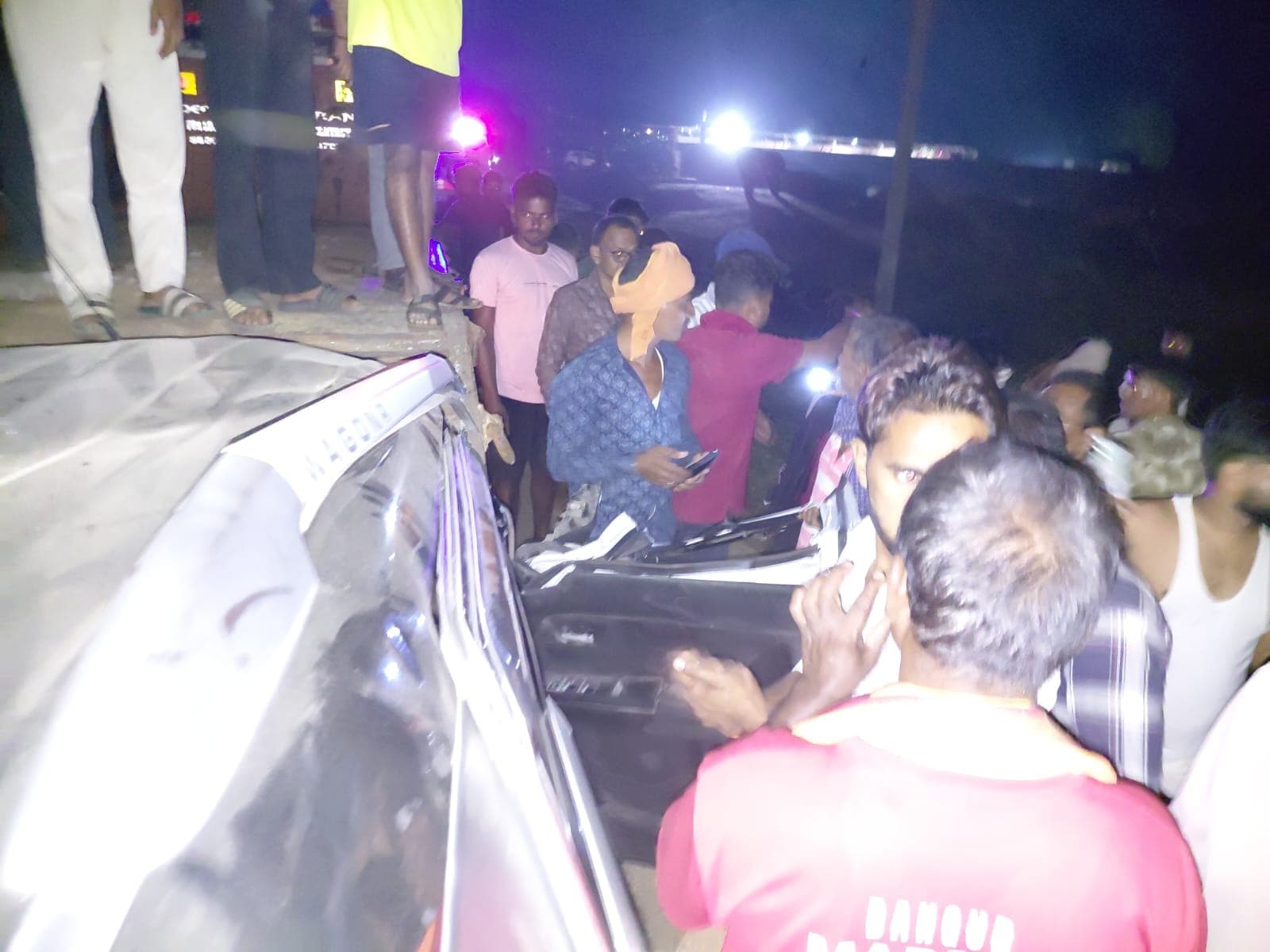 ट्रेलर में पीछे से घुसी वैगनआर कार