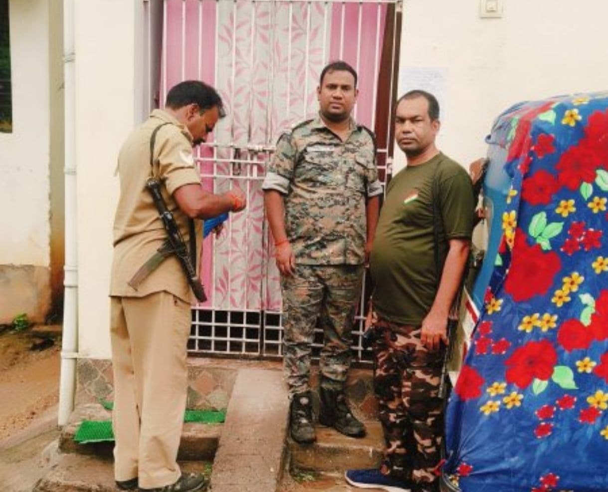 चर्चित डीजीएम हत्याकांड के फरार आरोपियों पर पुलिस का कसा शिकंजा, न्यायालय के आदेश पर इश्तेहार की तामिला