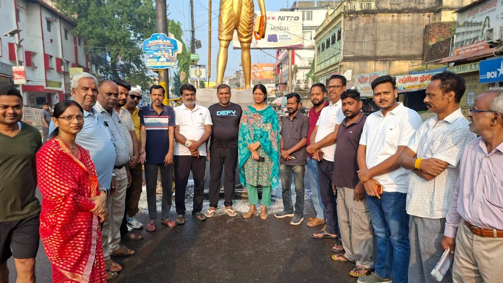 गांधी जयंती पर भाजपाइयों ने चलाया स्वच्छता अभियान, गांधी चौक से नगर कार्यालय तक की सफाई 