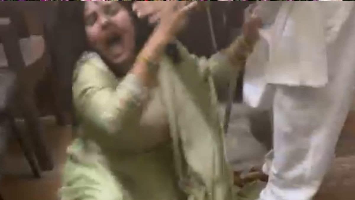 बुलंदशहर में पूर्व विधायक गुड्डू पंडित पर पत्नी से मारपीट का आरोप, थाने पहुंची पीड़िता