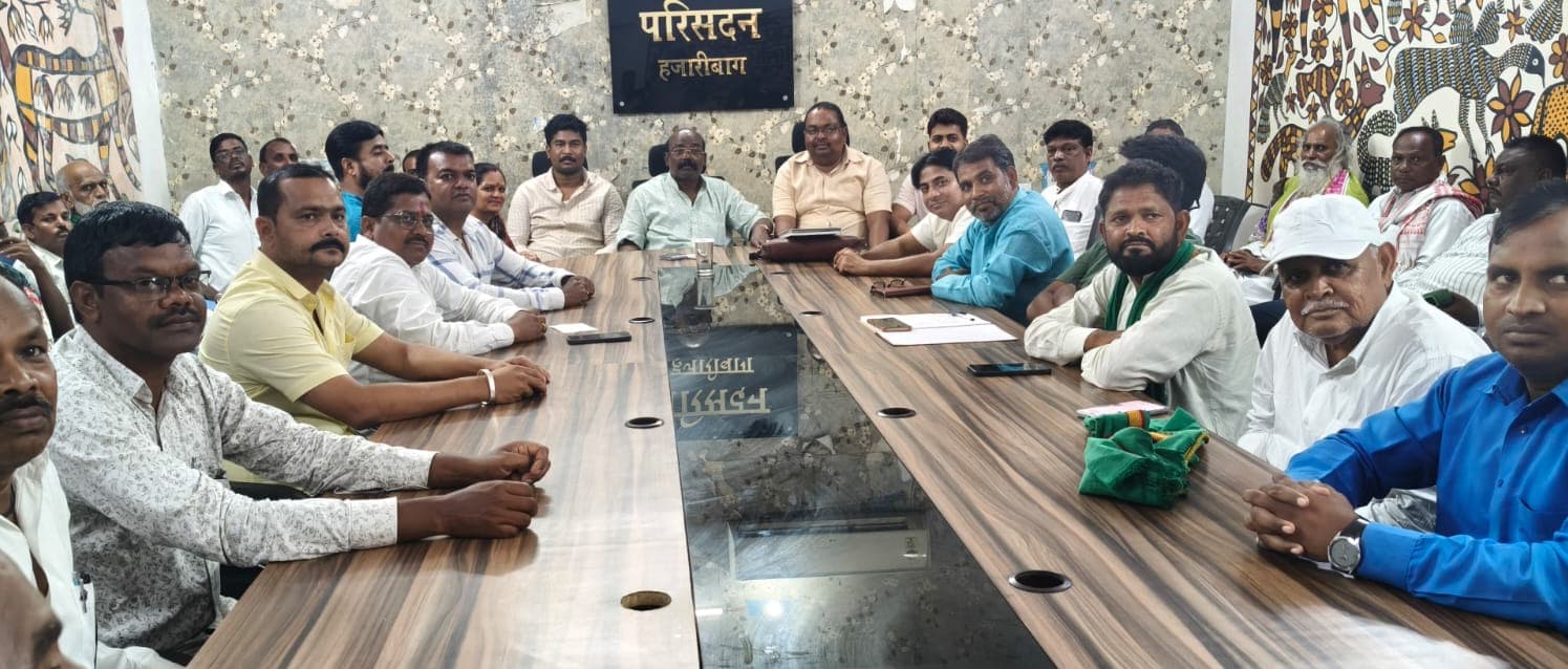 बूथ स्तर तक संगठन विस्तार पर झामुमो का फोकस, जिला समिति की बैठक में कई अहम निर्णय
