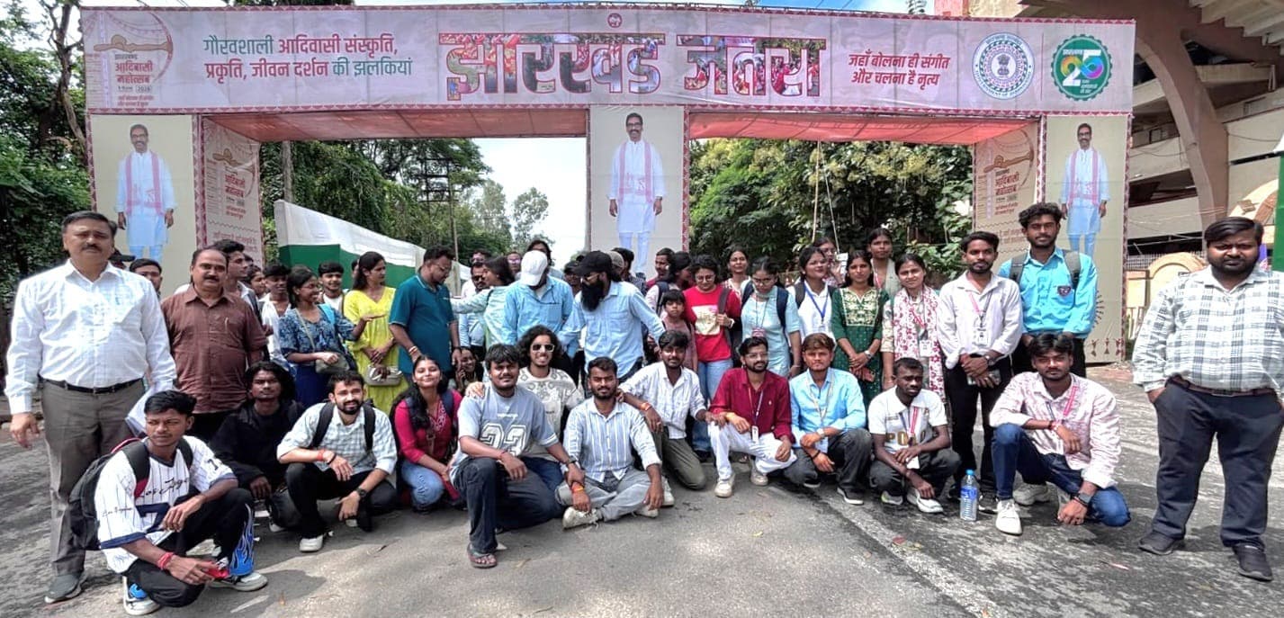 रांची में झारखंड आदिवासी महोत्सव में शामिल हुए विभावि के शिक्षक और विद्यार्थी