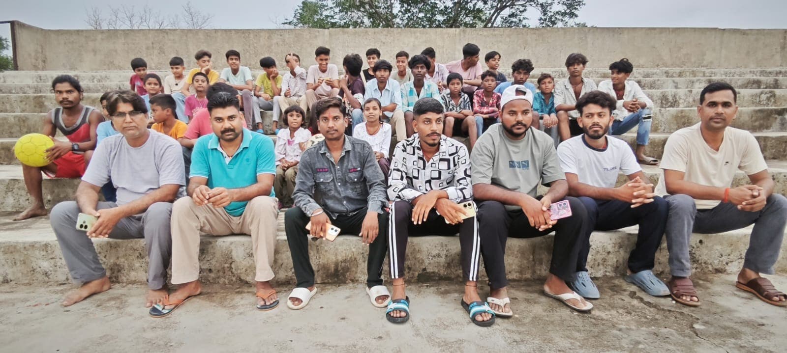 प्रखण्ड के सबसे बड़े खेल मैदान के जीर्णोद्धार की उठी मांग