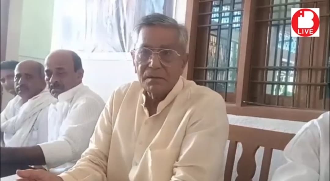 प्रेस कॉन्फ्रेंस में मनोज यादव पर भड़के अकेला यादव