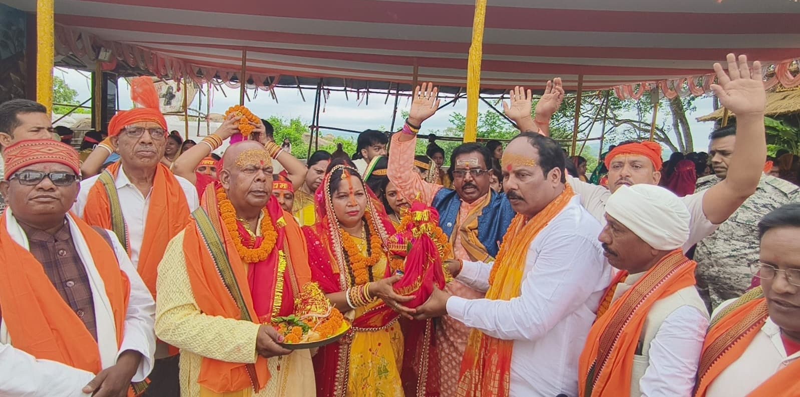 हजारीबाग विधायक प्रदीप प्रसाद ने सिलवार के श्री जगन्नाथ धाम एवं मेरु में आयोजित धार्मिक अनुष्ठानों  लिया भाग, क्षेत्र की सुख-समृद्धि की कामना की