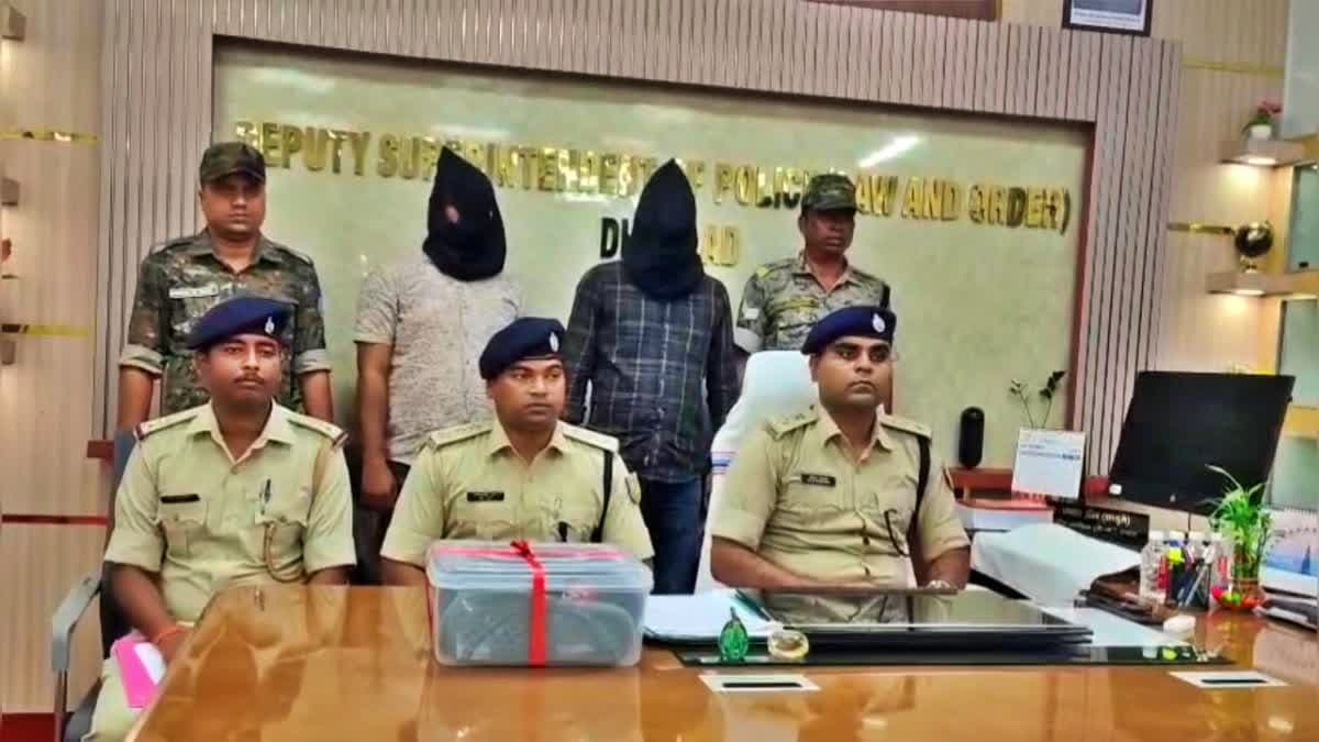 ATM में कार्ड फंसने का झांसा देकर देखते थे PIN