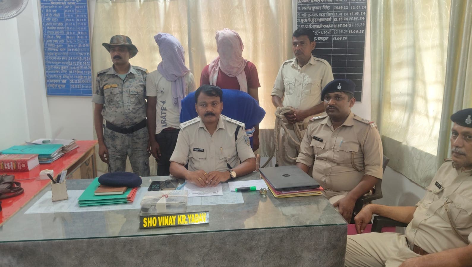 पुराने विवाद में कट्टा दिखाकर दी जान से मारने की धमकी, दो युवक गिरफ्तार