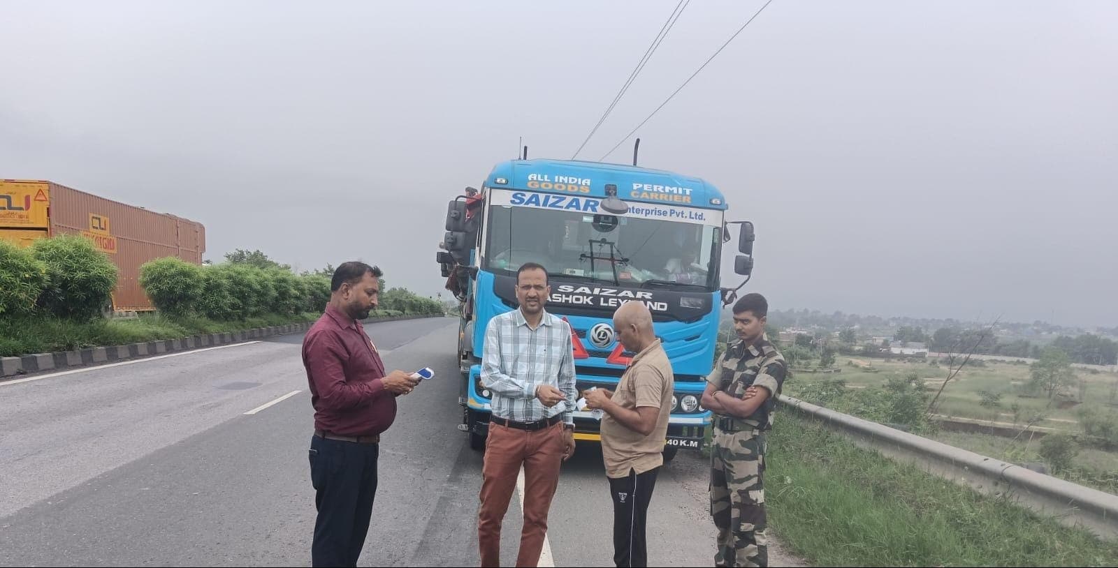 रामगढ़ में सघन वाहन जांच अभियान, नियम तोड़ने वालों से ₹41 हजार जुर्माना वसूला