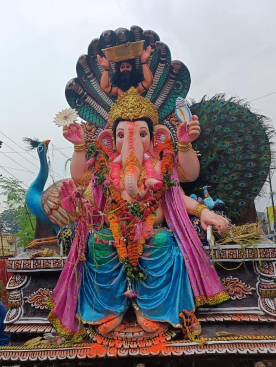 गणपति बप्पा मोरया के जयकारों से गूंजा चितरपुर, नम आंखों से दी विदाई