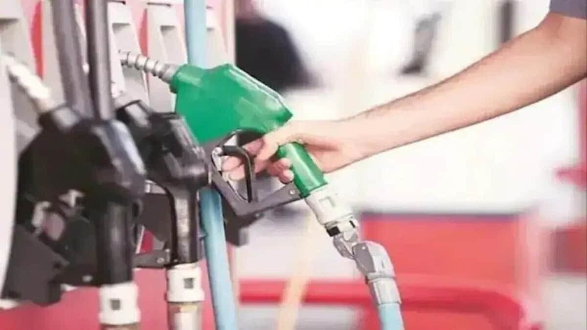 पेट्रोल ₹5 और डीजल ₹3 प्रति लीटर सस्ता, नायरा एनर्जी ने घटाए ईंधन के दाम