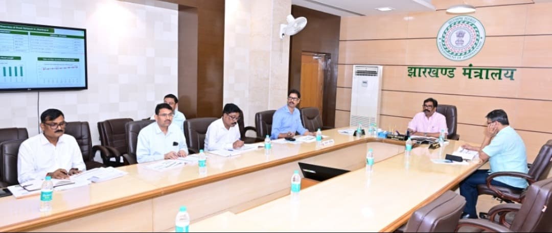 लंबित सड़क परियोजनाओं पर सख्त हुए मुख्यमंत्री, दो माह में पूरा करने निर्देश