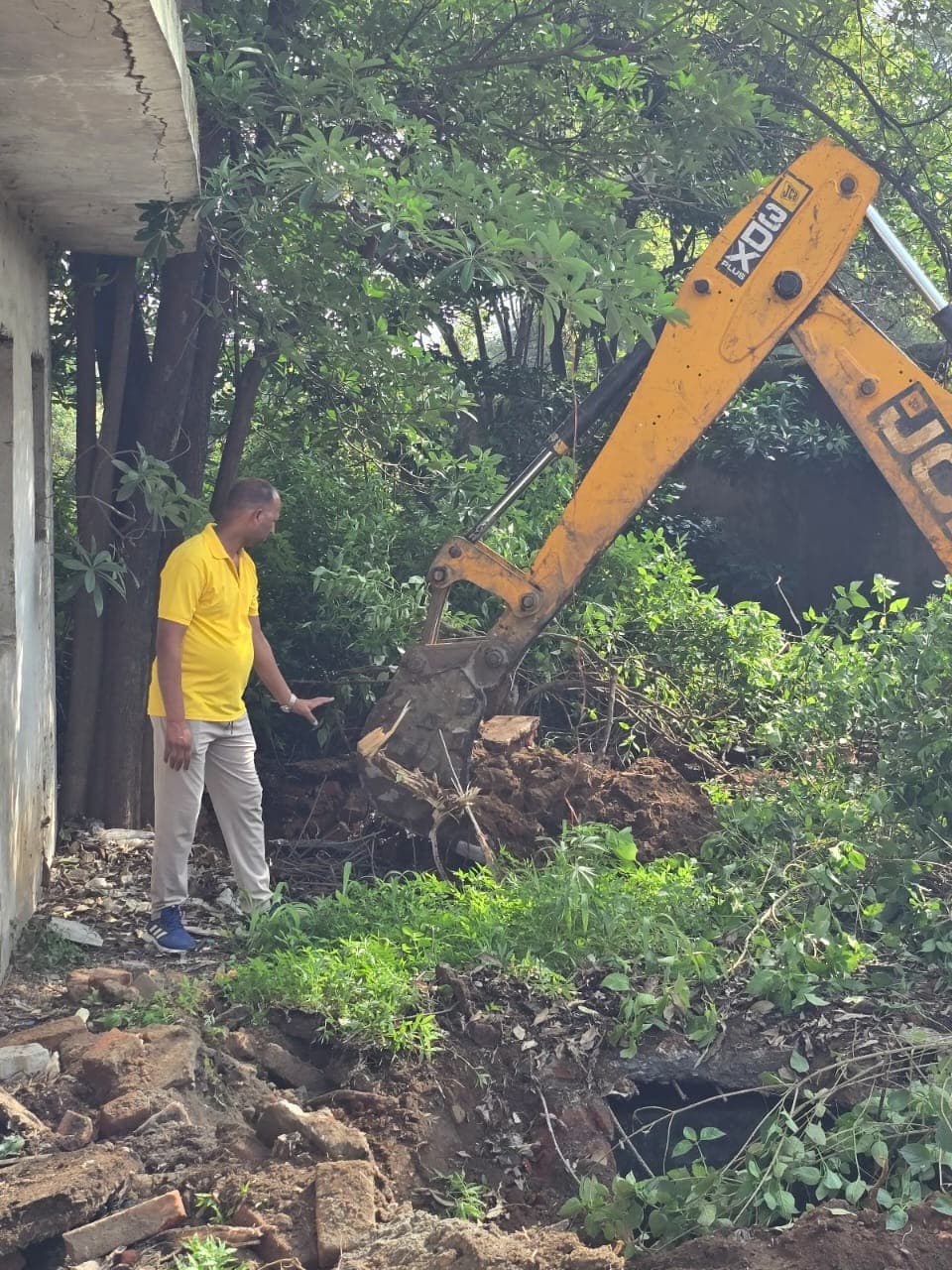 महापौर अरविंद राणा की पहल से वीर कुंवर सिंह स्टेडियम के बाहरी पथ की15 वर्षों बाद हुई सफाई