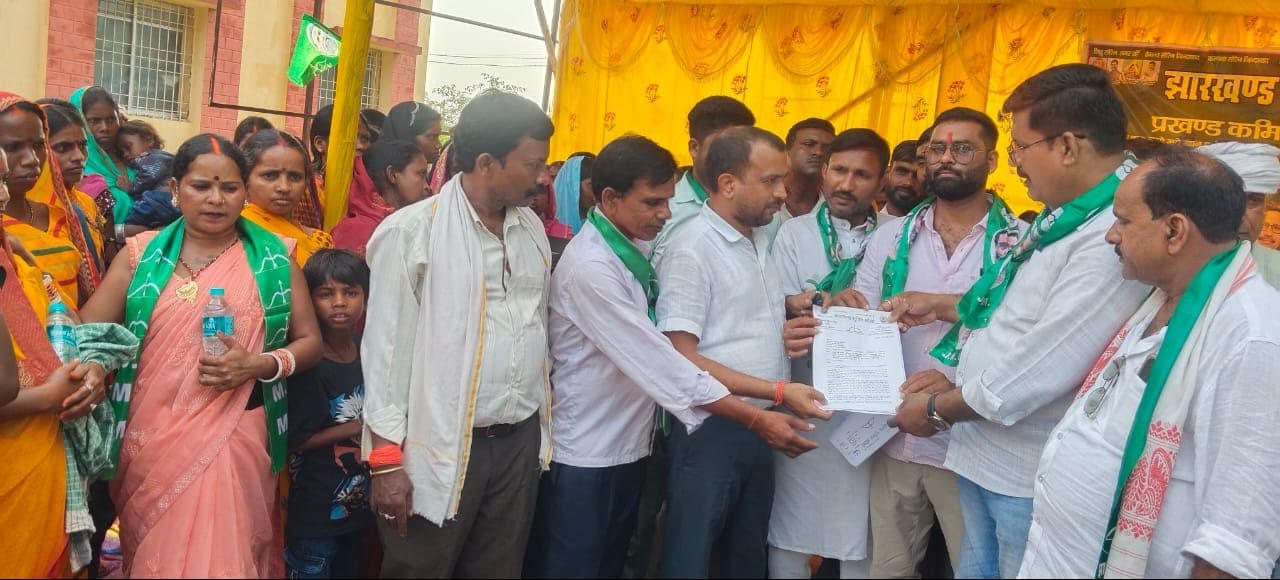 खनिज पर अधिकार की लड़ाई तेज, एमएमडीआर संशोधन के खिलाफ झामुमो का धरना
