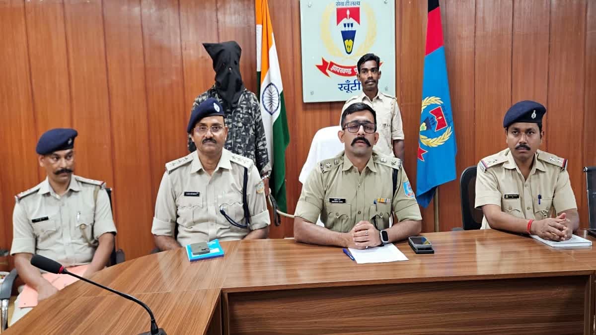 खूंटी में चोरी के बिजली के तार के साथ आरोपी गिरफ्तार, पुलिस ने बरामद किया सामान