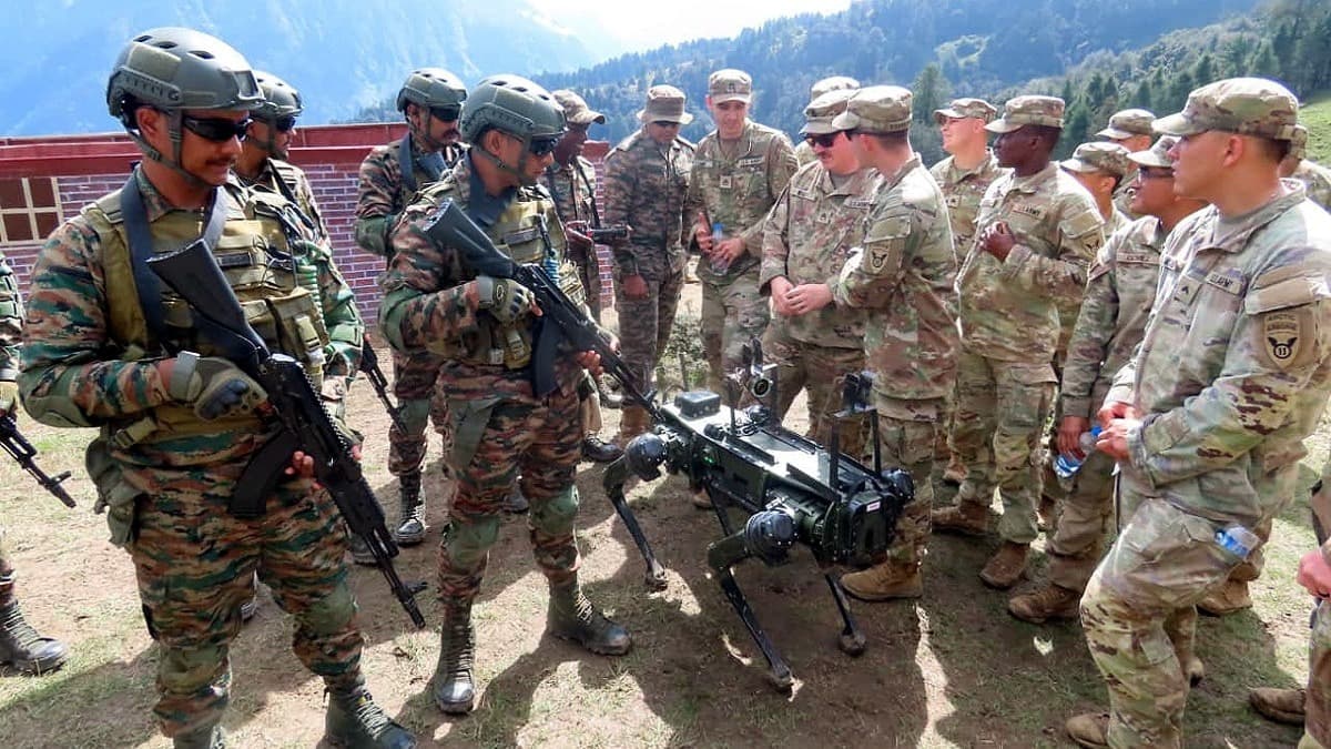 चीन सीमा के पास भारत-अमेरिका का युद्धाभ्यास, रोबोटिक डॉग भी उतरे