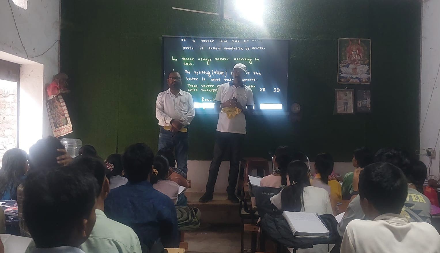 एजुकेशनिस्ट फोरम डीके ट्रस्ट ने कोचिंग संस्थानों में छात्रों को किया प्रोत्साहित