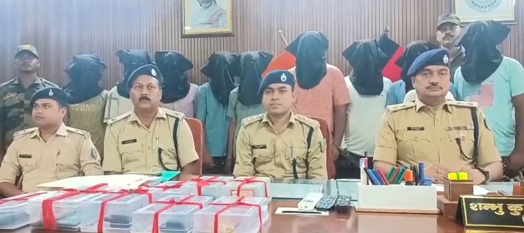 जामताड़ा पुलिस का बड़ा एक्शन: 9 साइबर ठग गिरफ्तार, एलएलबी का छात्र भी निकला गैंग का सदस्य