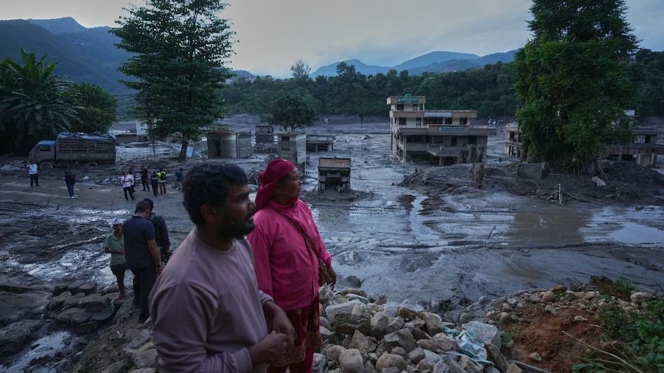 नेपाल में बाढ़ की भयावह तस्वीर, चितवन की मोर्चरी फुल;