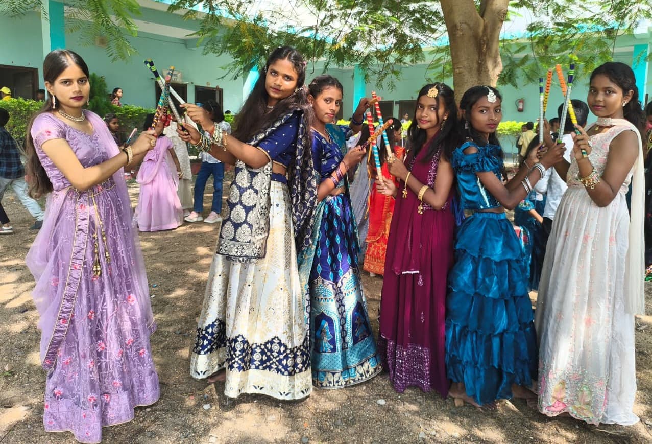 एनवाईएस एकेडमी में डांडिया उत्सव की धूम, पारंपरिक वेशभूषा में दिखे विद्यार्थी