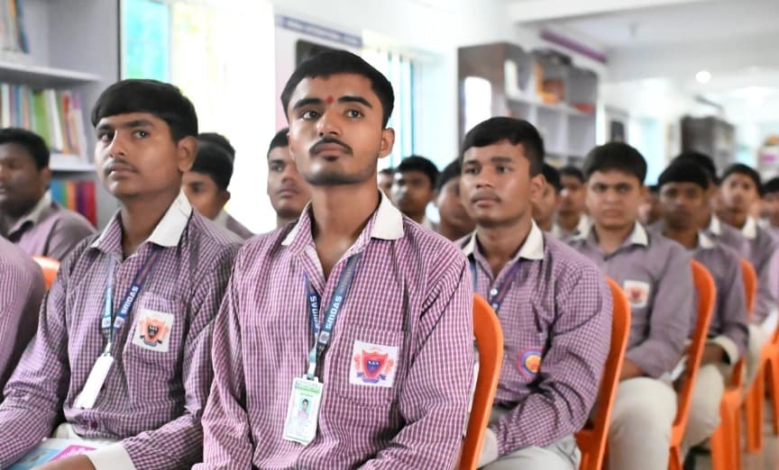 श्रीदस इंटरनेशनल स्कूल में वित्तीय साक्षरता पर विशेष सेमिनार, बच्चों ने सीखे बचत और टैक्स के गुर