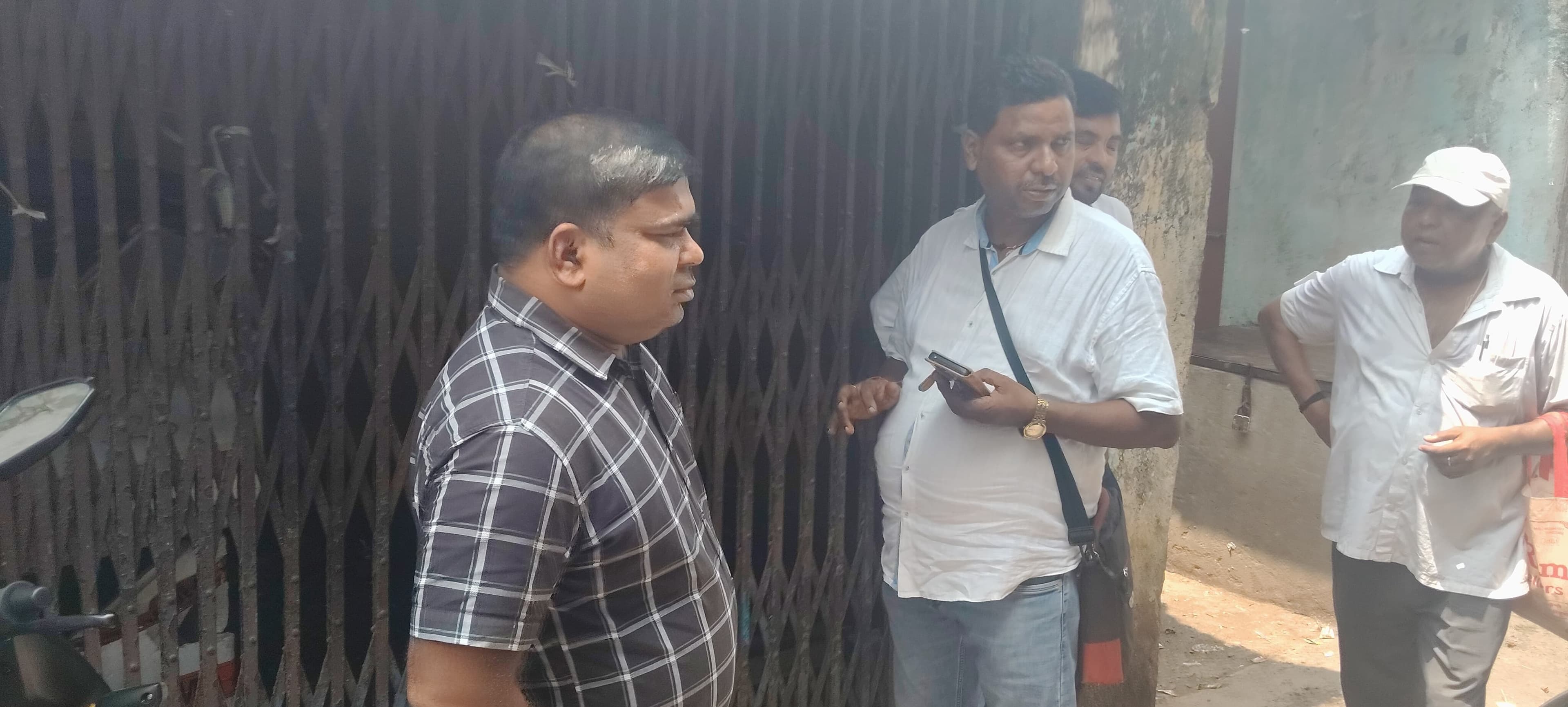 धनबाद निगम की बड़ी कार्रवाई: वर्षों से किराया बकाया रहने पर चार दुकानों को सील करने की प्रक्रिया शुरू