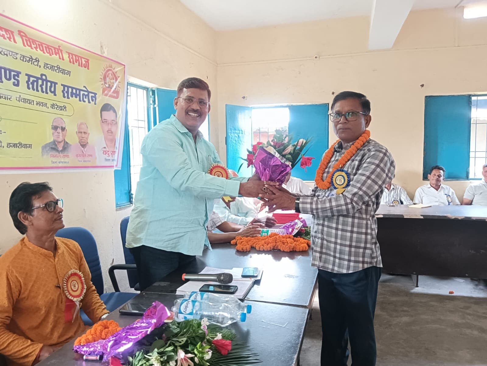 केरेडारी में विश्वकर्मा समाज का प्रखंड स्तरीय सम्मेलन संपन्न, वकील राणा बने अध्यक्ष