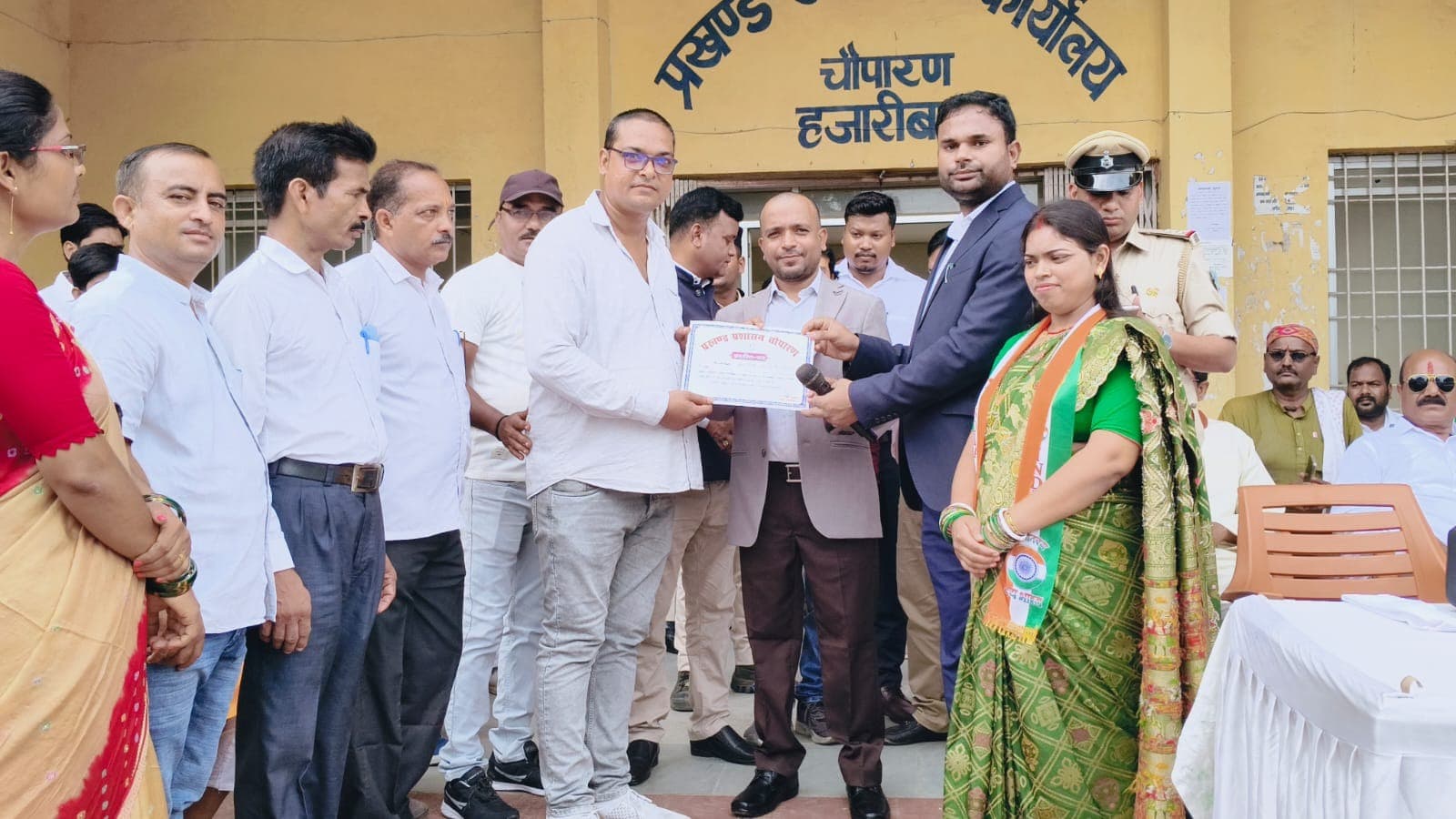 रक्तदान शिविर के आयोजन पर चौपारण युवा प्रेस क्लब सम्मानित
