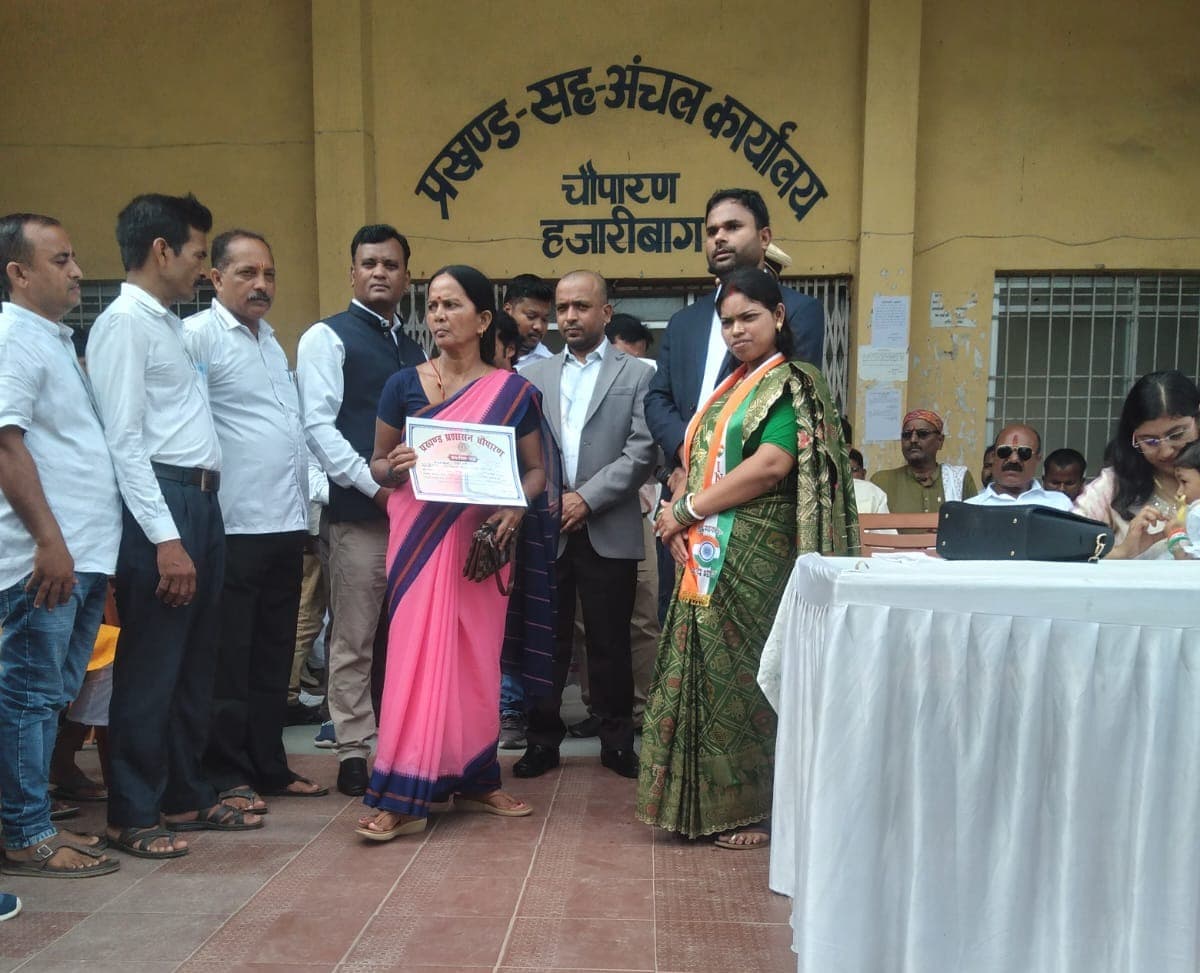 एसआईआर में बेहतर प्रदर्शन करने वाले 22 बीएलओ-वॉलेंटियर सम्मानित