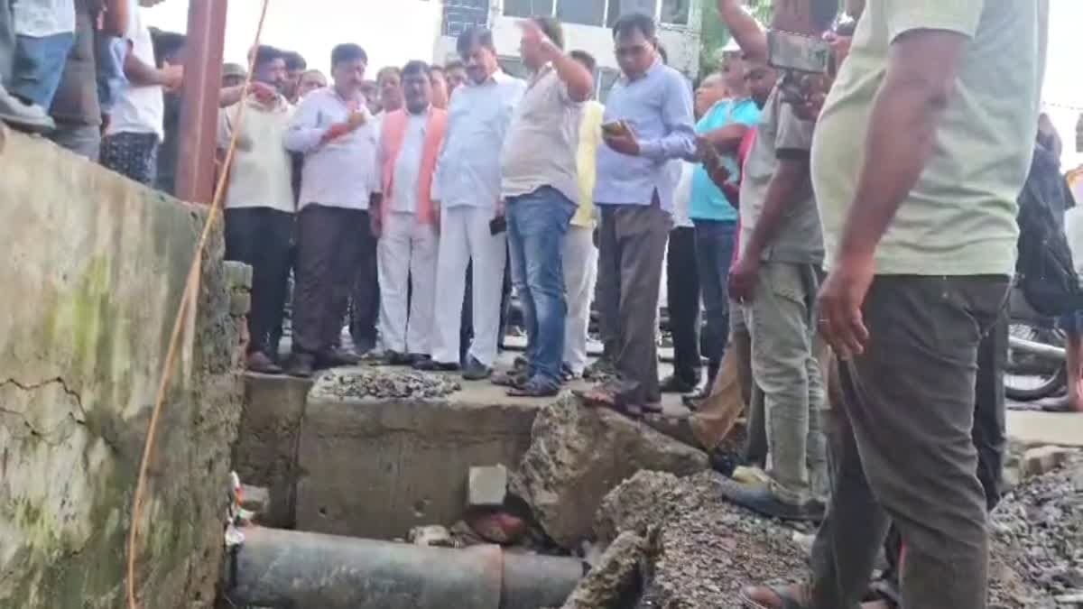 जलजमाव के बाद सड़क निर्माण पर उठे सवाल, विधायक सत्येंद्र नाथ तिवारी ने लगाए अनियमितता के आरोप