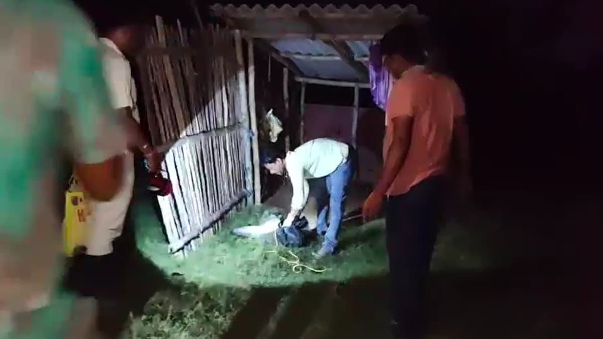 बंगाल में खौफनाक वारदात: पत्नी और पिता की हत्या, मंदिर में रखा सिर