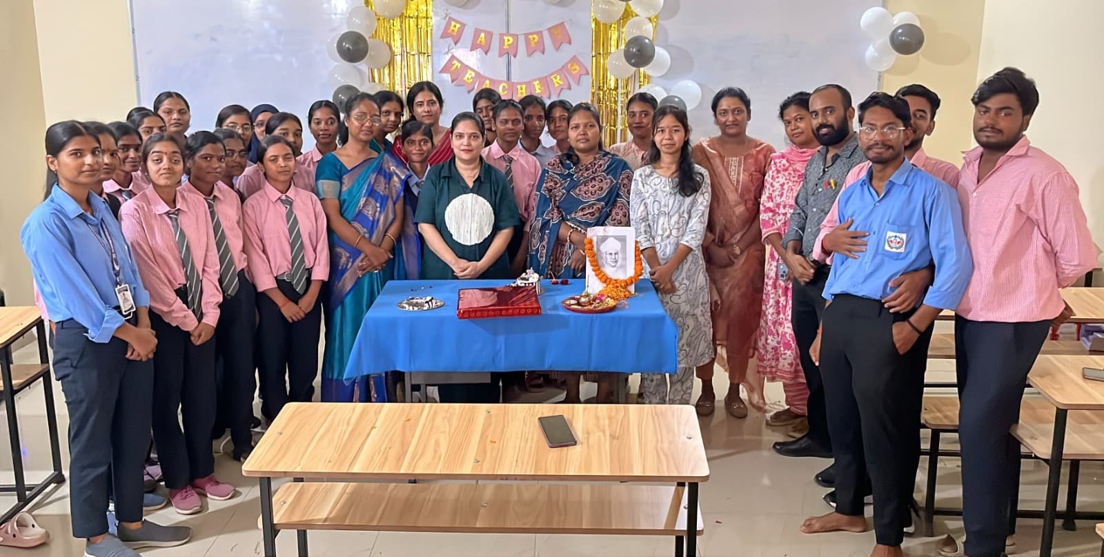 शिक्षक दिवस पर गुरुजनों को मिला सम्मान, भावुक हुए शिक्षक; HZB आरोग्यम इंस्टीट्यूट में दिखा गुरु-शिष्य का स्नेह