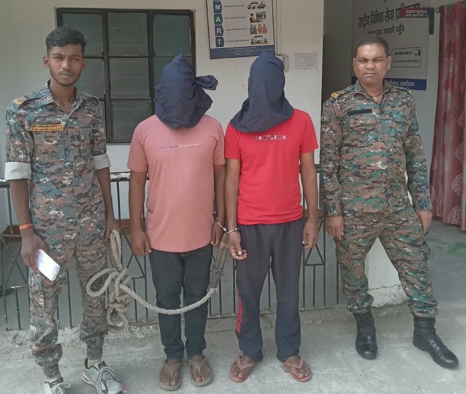 पदमा में चोरी के मामले में दो आरोपी गिरफ्तार, चांदी के जेवर बरामद