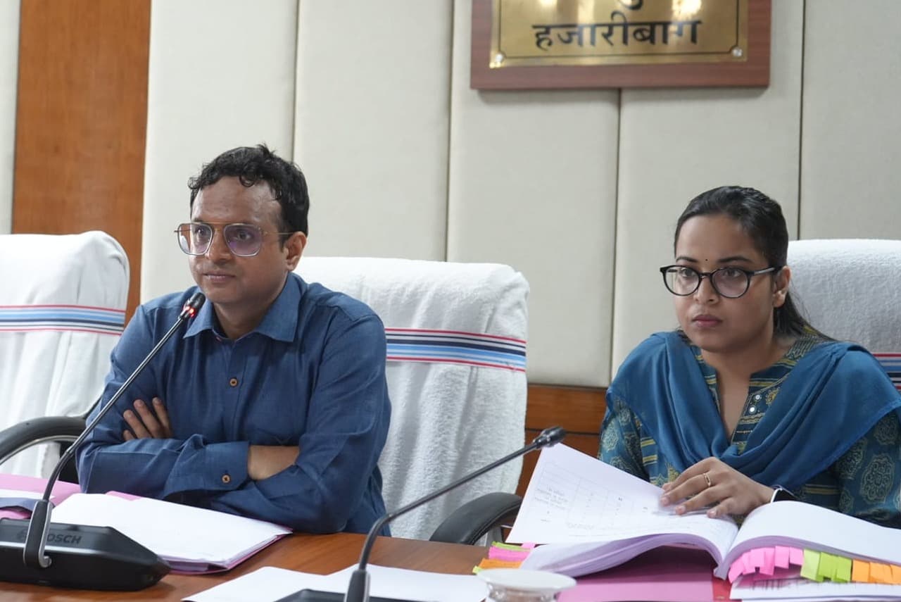 डीएमएफटी योजनाओं में तेजी लाने के निर्देश, 15 अगस्त तक लंबित कार्य पूरे करने की समय-सीमा