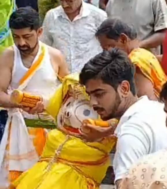 108 कलशों के पवित्र जल से भगवान जगन्नाथ का महाअभिषेक, अनवसर काल शुरू