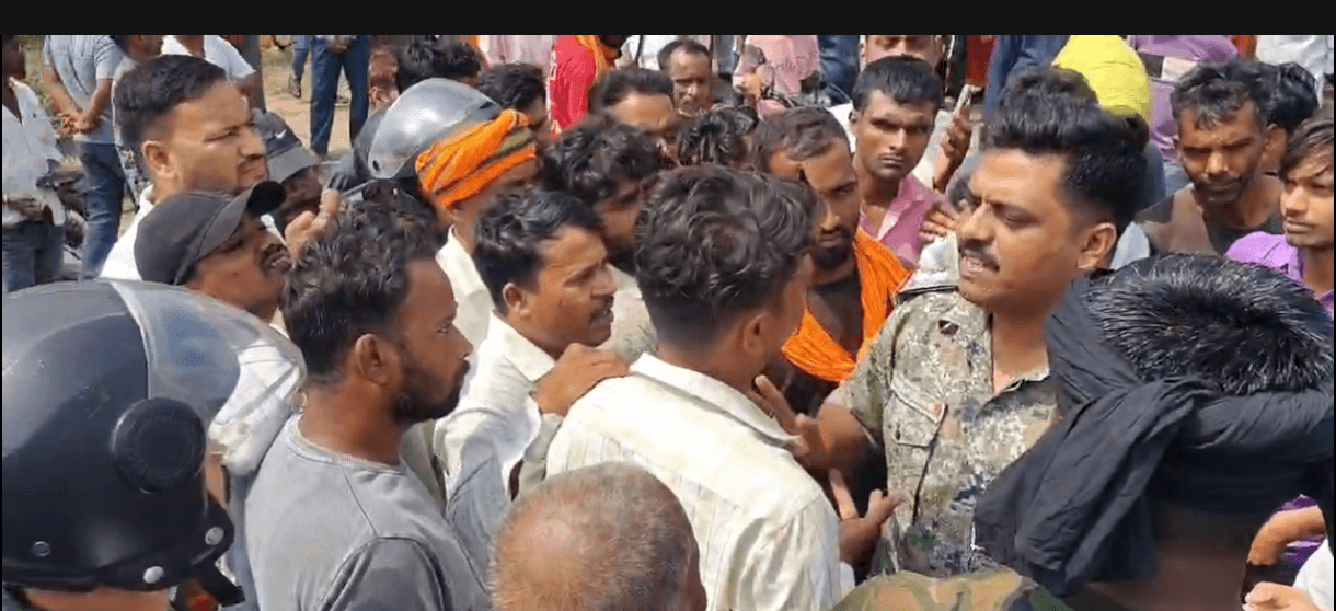इचाक मोड़ फ्लाईओवर निर्माण स्थल पर फिर मौत का तांडव, मोटरसाइकिल सवार युवक की गई जान